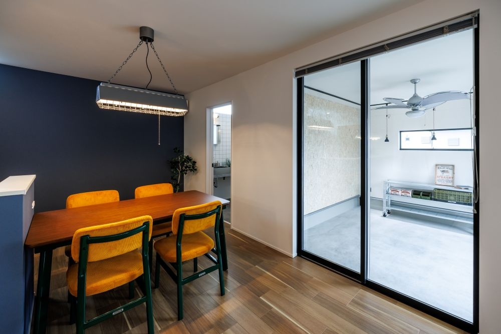 CASUAL AMERICAN HOUSE